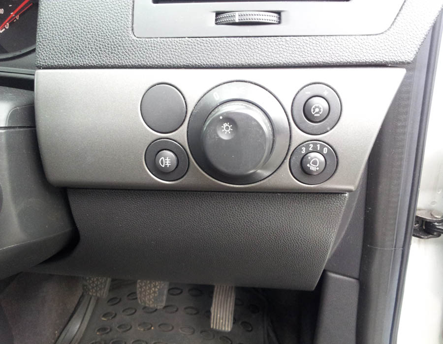 Vauxhall Astra Life headlight-switch